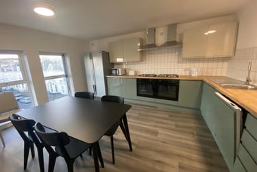 6 bed flat, 10 Lisson Grove, Mutley, Plymouth, PL47DN - Image 1